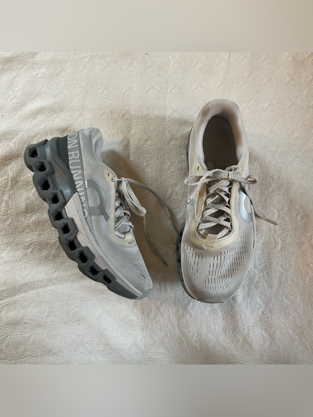 On Cloudmonster 2 Women's Running Shoes Frost Rock White Grey 8

Good used condi